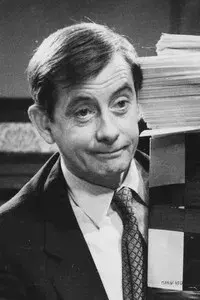 Derek Fowlds